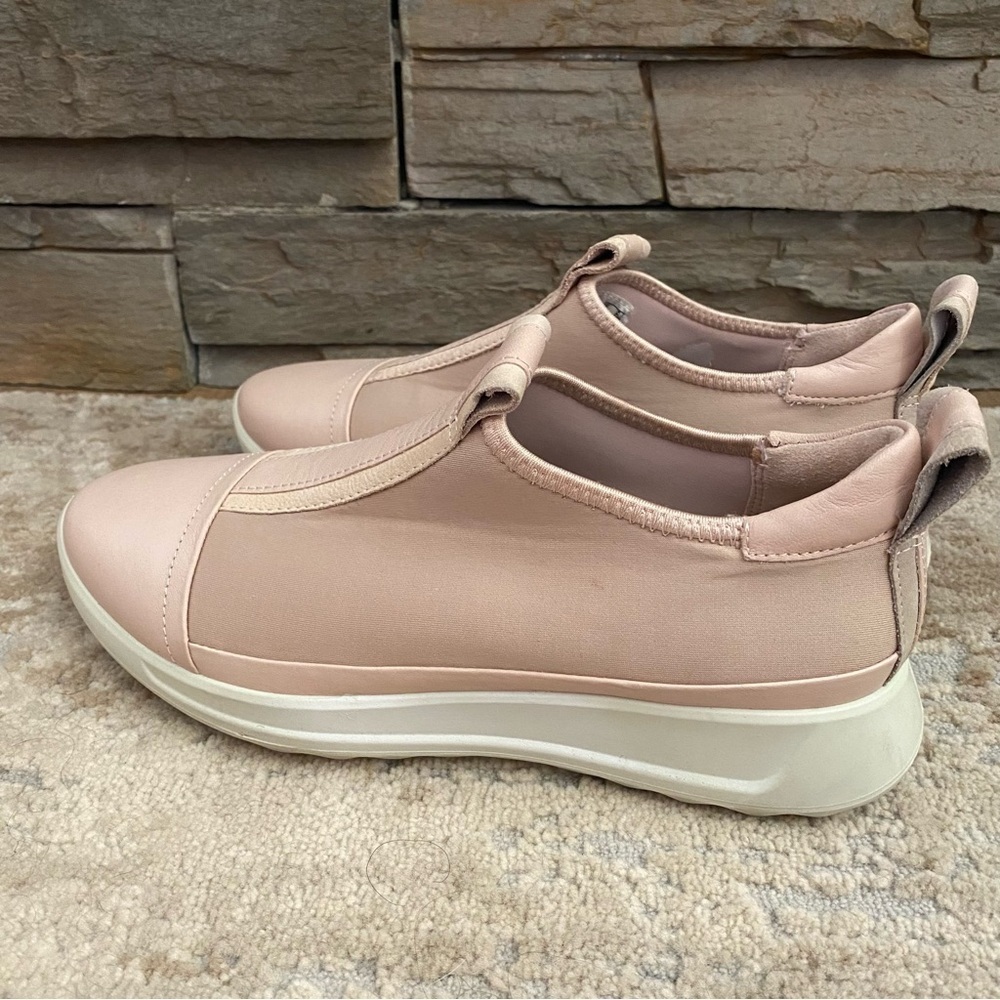 Ecco Flexure Runner Sneaker Slip On Shoes Casual Light Pink Leather Neoprene: 36 - Picture 3 of 11